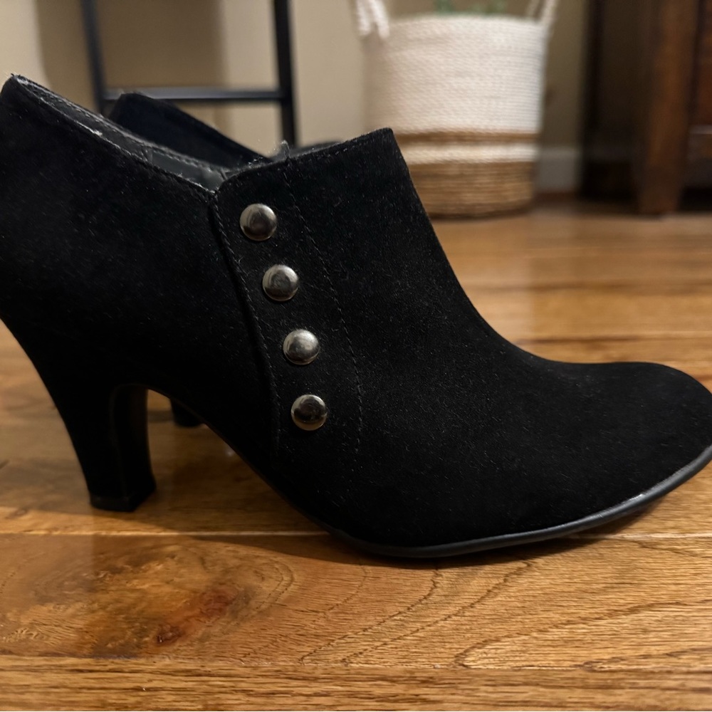 Black Velvet Aerosole booties. Nearly Brand New